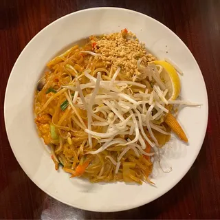 41. Pad Thai Jae Dinner
