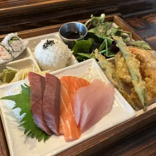 Lunch sashimi bento