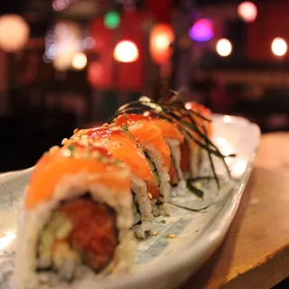 Slash Salmon Cut Roll
