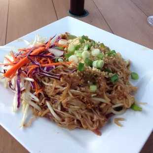 Outdoor seating and Chicken Pad Thai :D