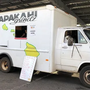 a white food truck