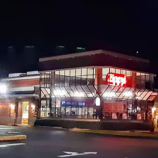 Zippy's restaurant - parking lot