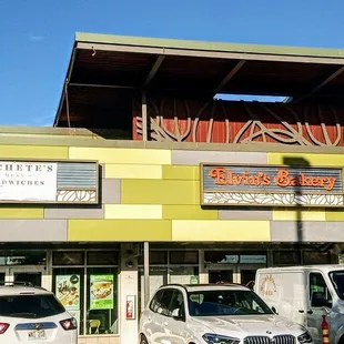 Machete's mean Sandwiches and Elvin's Bakery (This had replaced Palama Supermarket: N. King Street, by a 7-11 &amp; Kapalama Canal bridge.)