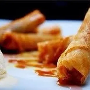 Fried Bananas with ice cream dessert. (Tiron)