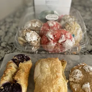 Crinkles assorted, ube roll, cheese roll