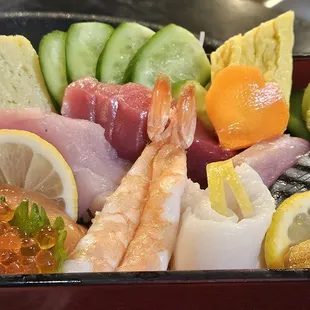 Chirashi zushi