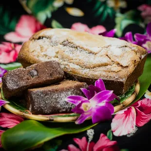 New to our Hawaiian Specialty Breads collection… BANANA CHOCOLATE CHIP. Classic banana goodness baked with a hint of chocolatey sweetness!