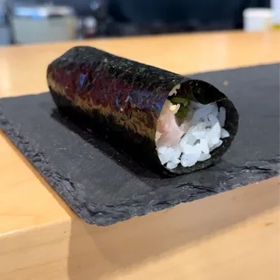 yellowtail hand roll