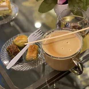 Karak tea, baklava