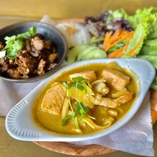 SET 1 SPICY SOUR YELLOW CURRY SWEET PORK