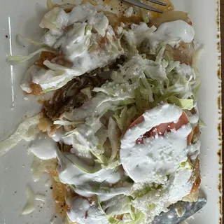 2 Deshebrada Enchiladas