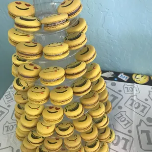 Emoji Macaron Tower
