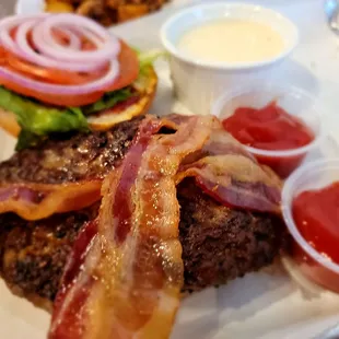 Boss Burger with bacon and melted gouda