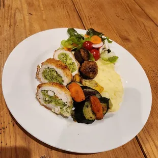 Dinner for 8 at Airbnb
