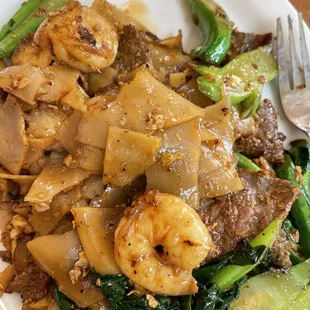 Pad saw aws, beef n shrimp