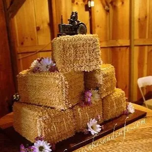 Custom hay bale wedding cake!