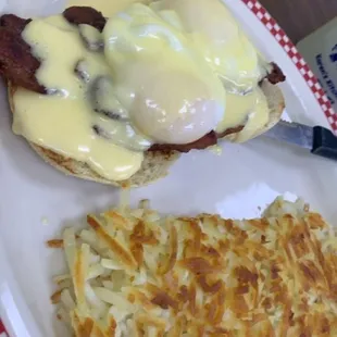 Eggs Benedict with bacon (not ham)