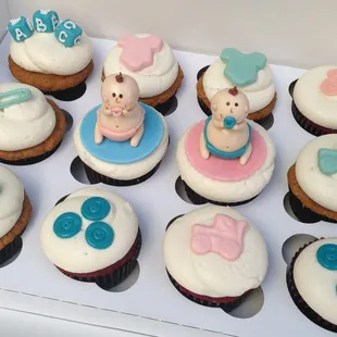Baby shower cupcakes