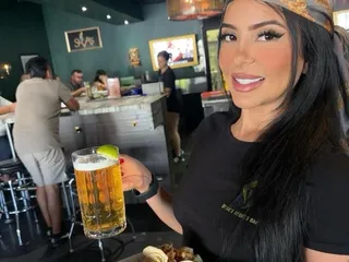 Silva's Sports Bar & Lounge