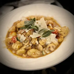 pasta dish, pasta, food