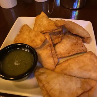 8 Crab Cheese Wontons