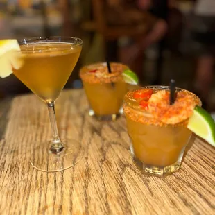 2 spicy pineapple margaritas &amp; a peachtini. Pass on those margs. No traces of pineapple and very spicy!