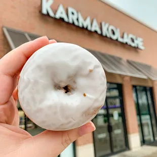 Vanilla Frosted Cake Donut (@paigeeatshouston on Instagram)