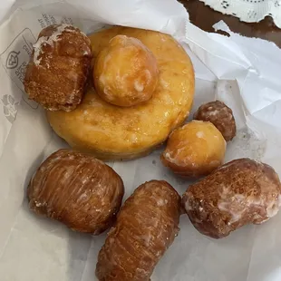 I order 1 dozen donut holes and received this?