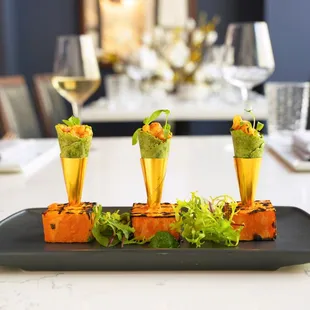 BALCHAO SHRIMP CORNETS

Chopped Shrimp + Spinach Cornets + Asparagus sauce