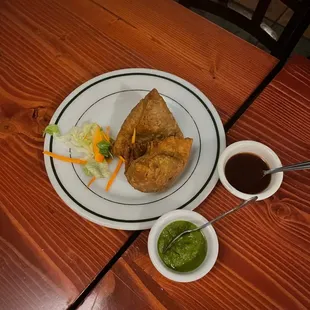 2 Pieces Vegetable Samosa