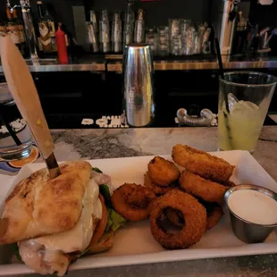 Karsens cordon Bleu. With onion rings.