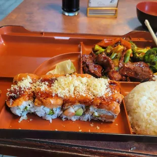 Dinner box wirh Foxy Lady and Beef and Broccoli