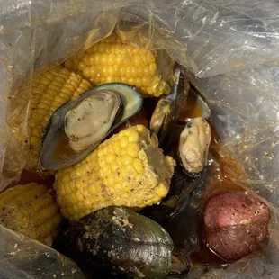 Pound of green mussels, added 3 extra corn. Various seasonings and five spice/heat levels from none to extra.