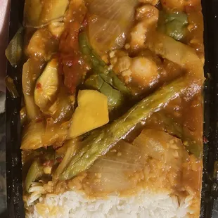 (Spicy) mango chicken comes with choice of rice and a side (I chose white rice and 3pc crab rangoon). $10.95 August 2022.
