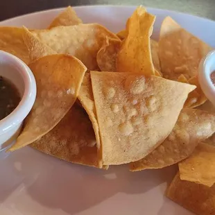 Complementary chips and salsa