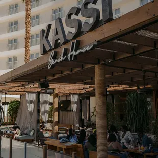 ramen and noodles, outside