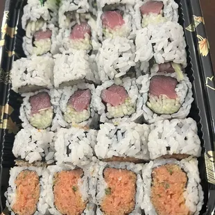 Tuma cucumber and spicy tuna roll