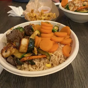 I had steak and scallops bowl with fried rice and mixed veggies.