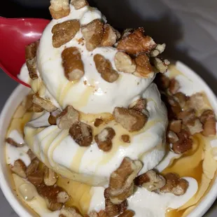 Pecan &amp; hot Carmel frozen yogurt