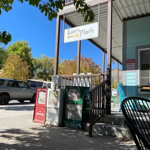 the outside of the restaurant