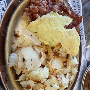 Corned beef hash omelette with home fries and toast