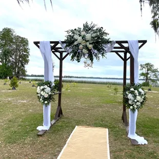 Kathie can make your dream come to life with her amazing decorations at the wedding g arch