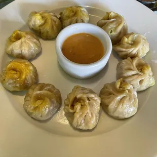Momos