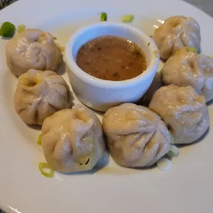 Momo.