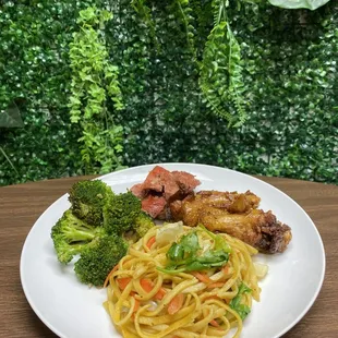 Combo Platter #3
(Lo Mein, Fish Sauced Glazed Chicken Wings, Rotisserie Style Chicken, and Stir-fry Broccoli)