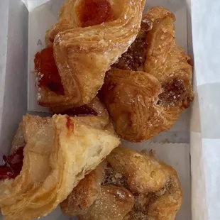 Nut and apricot and strawberry/cheese kolacke... oh my !!