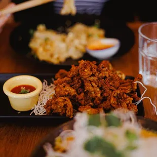 food, chicken wings and fried chicken