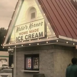  woman standing in front of a building