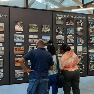 The Katrina photo  gallery,  hundreds of photos with  captions