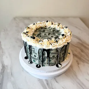 Money theme 8&quot; half size cake